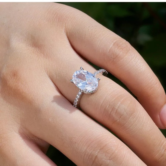 Gorgeous  925 Silver Ring Oval Cut White Sapphire - Picture 2 of 2